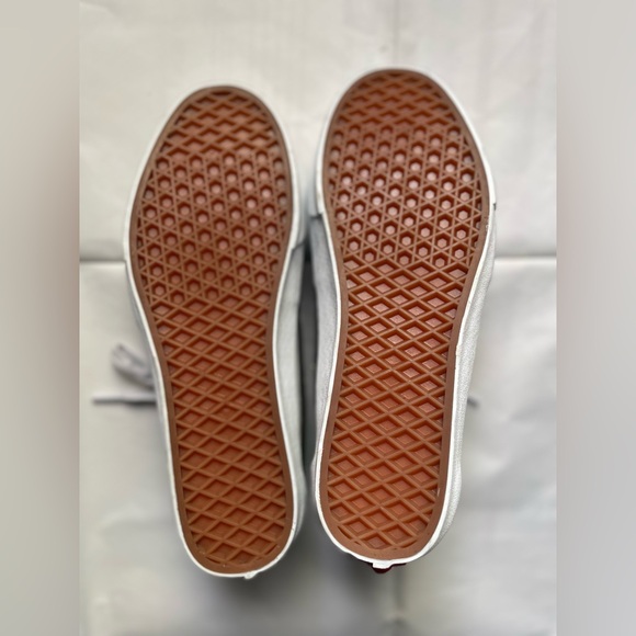 Vans of the Wall Unisex Sneakers - Picture 9 of 11